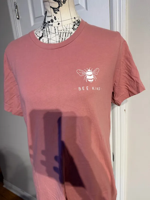 Bee Kind Dusty Rose Graphic Tee cotton t-shirt graphic BEE KIND sz M minimalist - Image 2