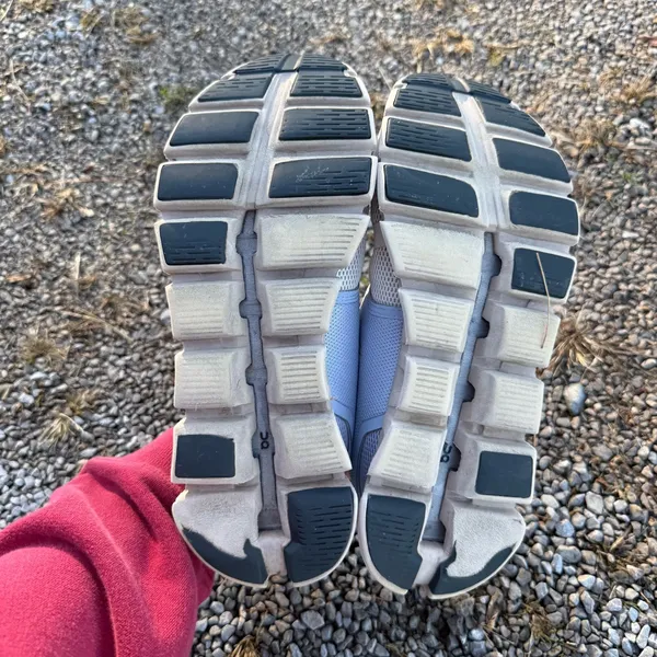On Running Cloud 5 Shoes Lavender Purple and White - Image 2
