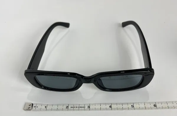 Black Rectangular Sunglasses - Image 3
