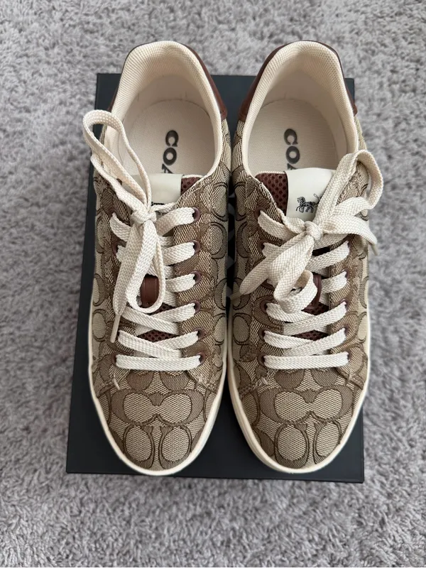 Coach Women’s Monogram Low-Top Sneakers in Khaki and Cream - Image 4