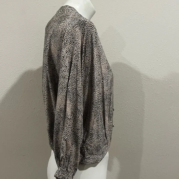 Zara animal print v neck blouse - Image 7