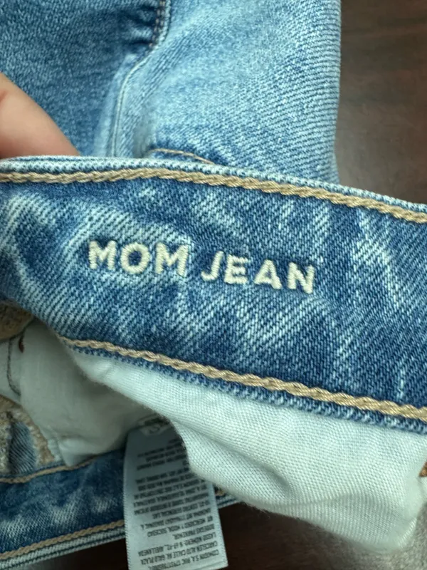 American Eagle Strigid Distressed Mom Jeans Size 10 Short - Image 6