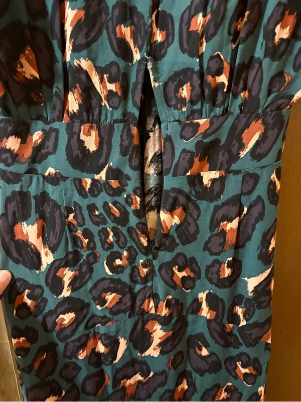 NWT Stillwater Green Cheetah Plunging Neckline Maxi Dress - Image 9