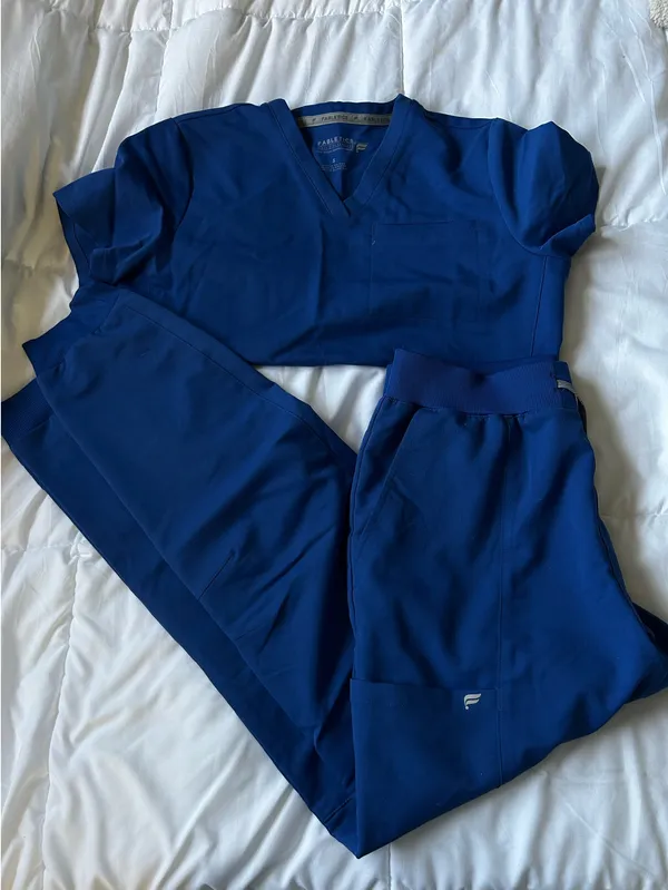Fabletics women’s jogger scrub set - Image 8