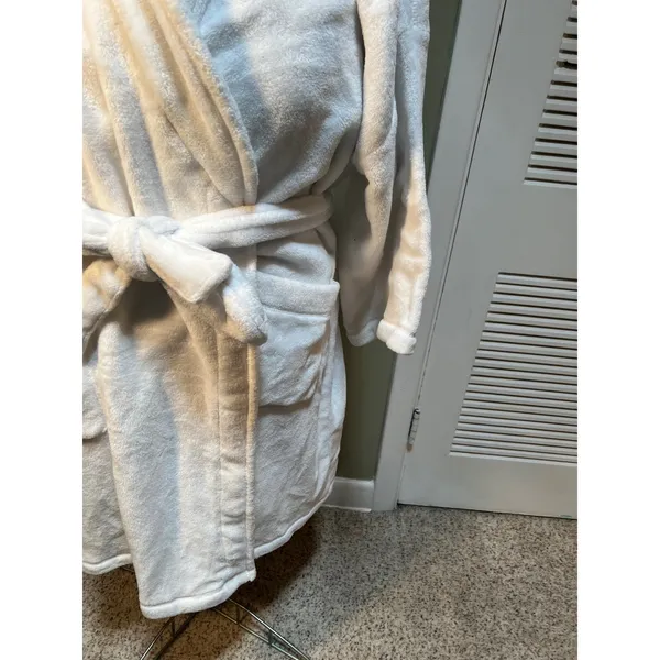 Stars Above Women's Size XL/XXL Plush Robe White Pockets Long Sleeve Wrap Tie - Image 5