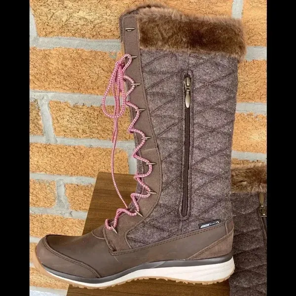 Salomon tall fur boots size 7.5 - Image 7