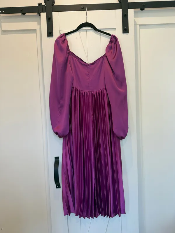 Vici Magenta Pleated Midi Dress - Image 4