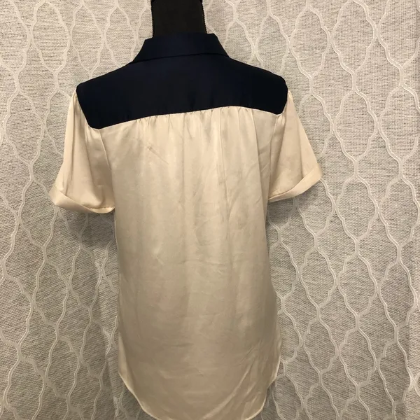 Ann Taylor Short Sleeve Blouse Navy & Champagne Medium - Image 4