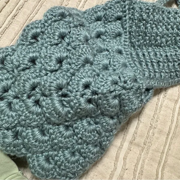 Handmade Crochet Longline Halter Cross Tie Back Plunge Crop Top in Teal - Image 4