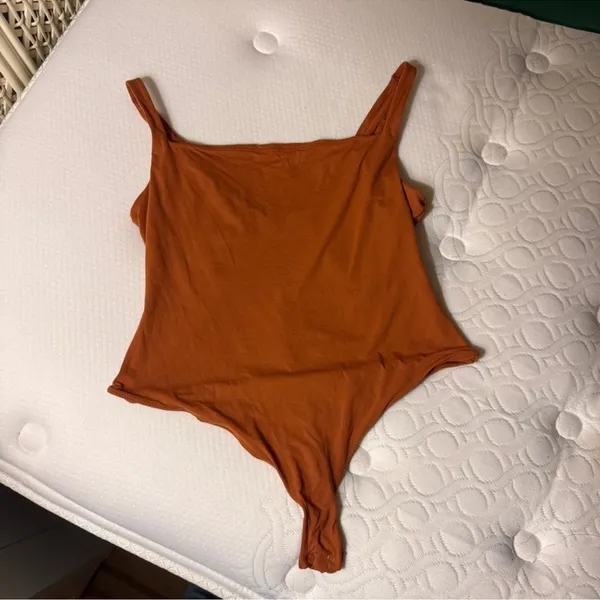 Skims Fits (A1) Everybody Square Neck L in Bronze NWT - Image 2