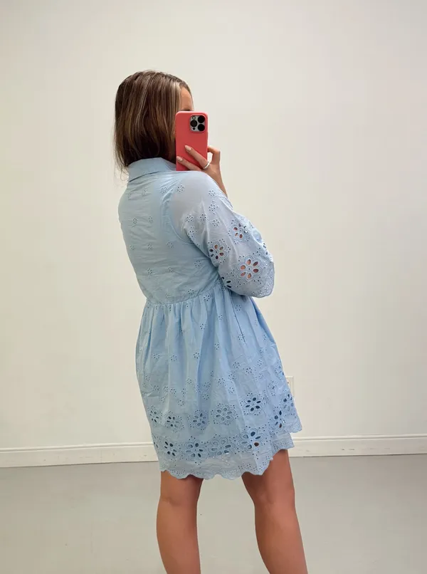 BOUTIQUE EYELET DRESS Blue Size M - Image 2