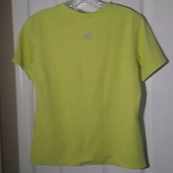 FINAL MARKDOWN NEW balance t shirt medium - Image 7