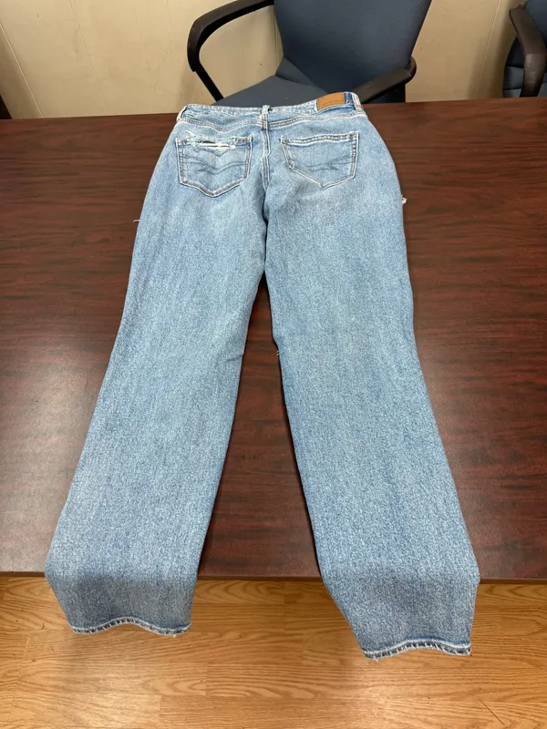 American Eagle Stretch Distressed Mom Jeans Size 4 Long - Image 3