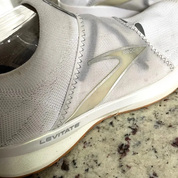 Brooks Levitate‎ 4 LE Women's Running Shoes White Gum Limited Edition Size 9 - Image 5