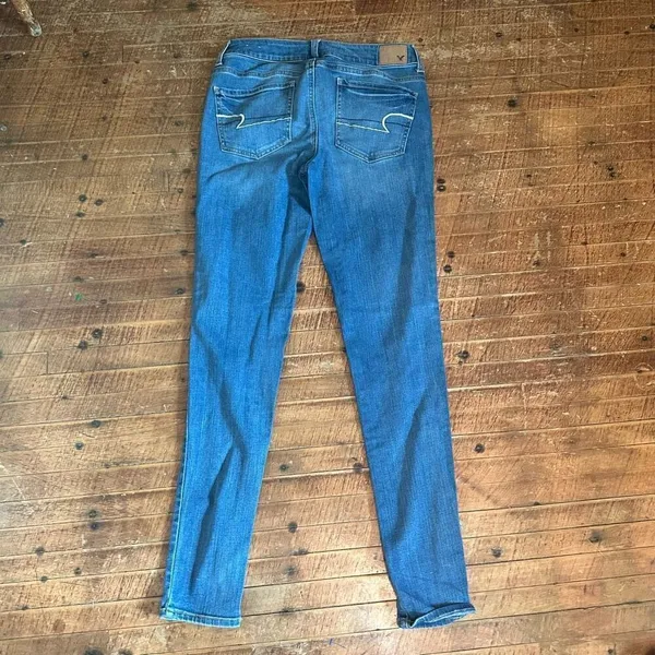 American Eagle distressed medium wash 8 long jeggings - Image 3