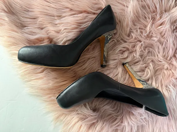 Saks Fifth Avenue Selena Leather Pumps Heels Black Size 6,5 - Image 2