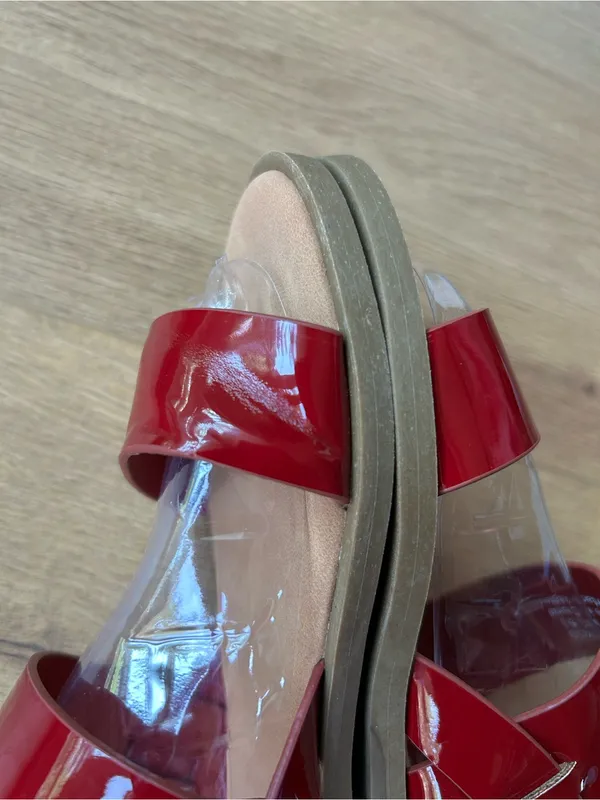 JOURNEE LAVINE MULTI STRAP SANDALS IN STATEMENT SIZE 5.5 Red - Image 7
