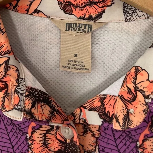 Duluth Trading Co Button Up Shirt Size Small Nylon Floral Hiking Vented Roll Tab - Image 9