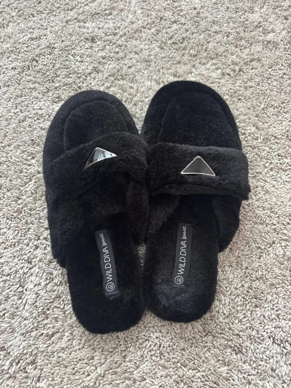 Windsor Brand New Black Slippers - Image 3