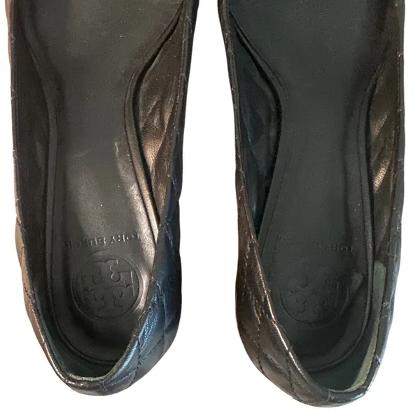 Tory Burch Claire Quilted Block Heel Pumps Black Gold Logo Leather Size 8 - Image 4