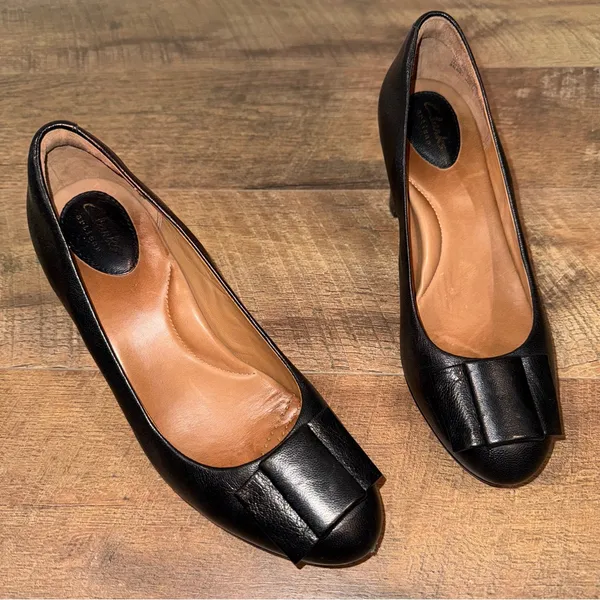 Clarks Leather Heels Bow Accent Chunky Heel - Image 2