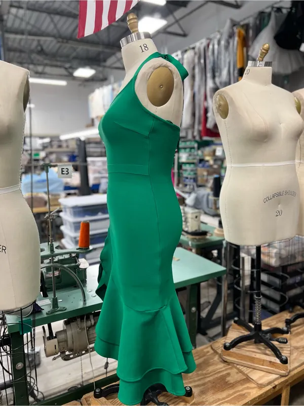 Green Halter Neck Midi Dress with Ruffle Hem XL - Image 4