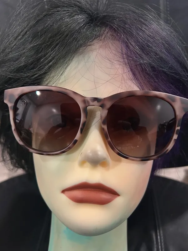 Blenders Women's Tortoiseshell Sunglasses with Brown Gradient Lenses - Image 2