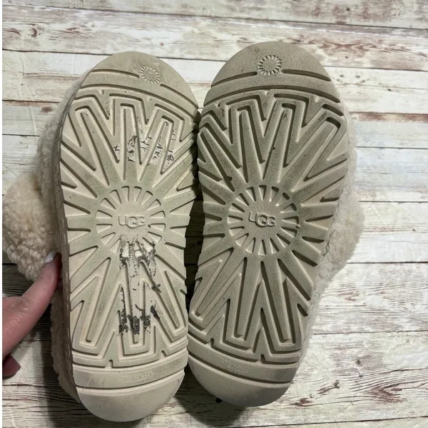UGG Platform Slides Women's Size 6 Cream Fuzzy Slippers Shoes - Image 9