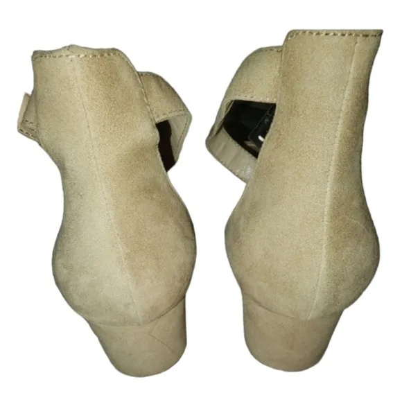 NWOT Isaac Mizrahi Suede Triple Strap Sandal Size 9M - Image 3