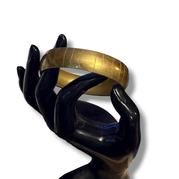 Vintage made in India brass bangle bracelet Gold - Image 2