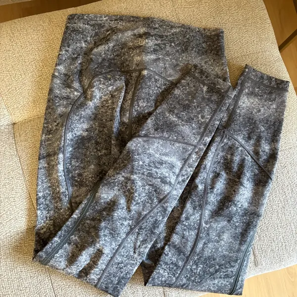 LULULEMON Stop Drop &‎ Squat Tight In Area Ice Grey Size 6 - Image 7