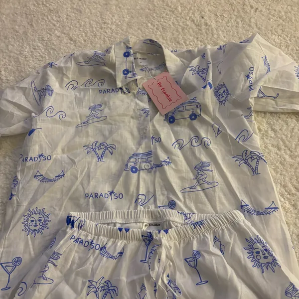 NWT By Frankie blue "Paradiso" coastal-themed print short set. Size medium - Image 2