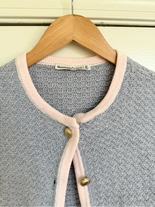 Abercrombie & Fitch Sweetheart Cottage Classy textural‎ Crew Cardigan Sweater - Image 4