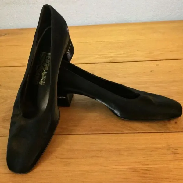 Salvatore Ferragamo black satin block heel pumps with rhinestone accent details - Image 4