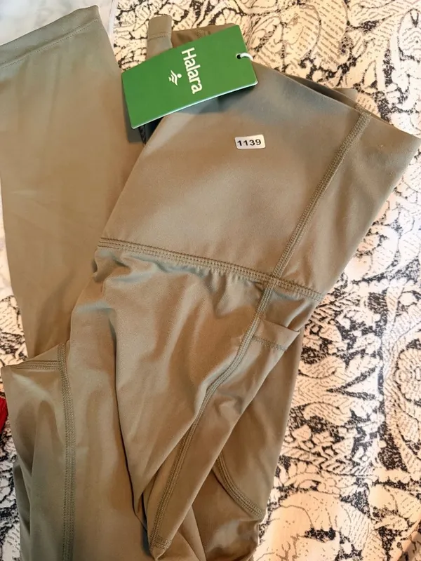 Halara XS High-Waisted Olive Green Leggings XS 7/8 Length Stretchy - Image 4