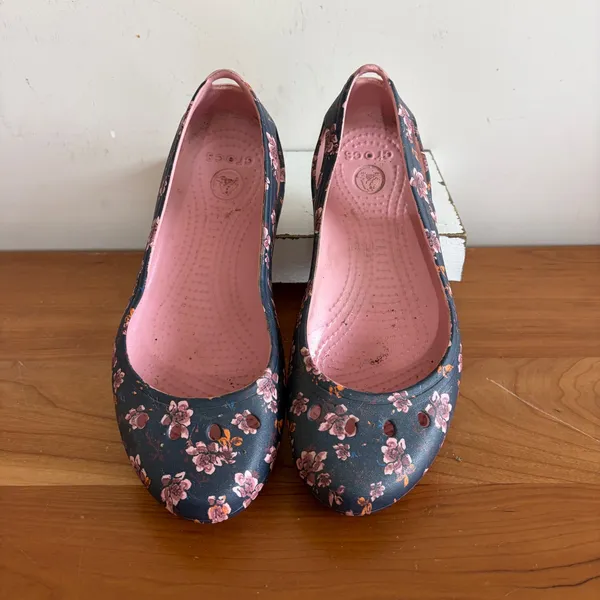 Crocs Kadee Floral Navy Pink Ballet‎ Flats Slip On Shoes Womens Size 7 - Image 3