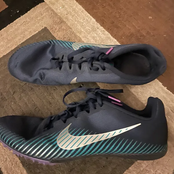 Nike racing shoes size 8 - Image 2