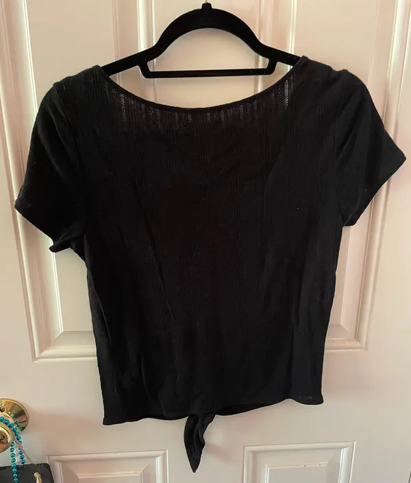 American Eagle Outfitters Black Crop Top - Image 3