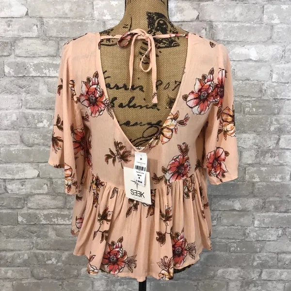 LF Seek the Label Floral Crop top - Image 2