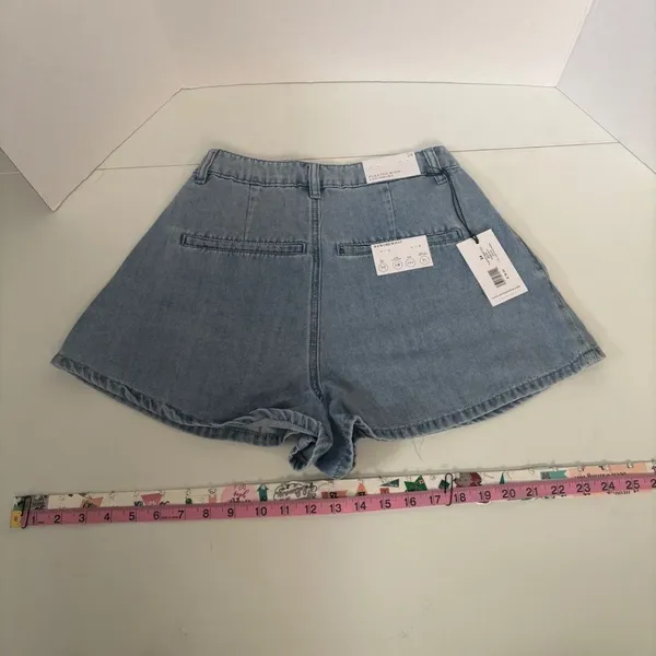 light-wash denim shorts from the brand WeWoreWhat Size 24 - Image 6