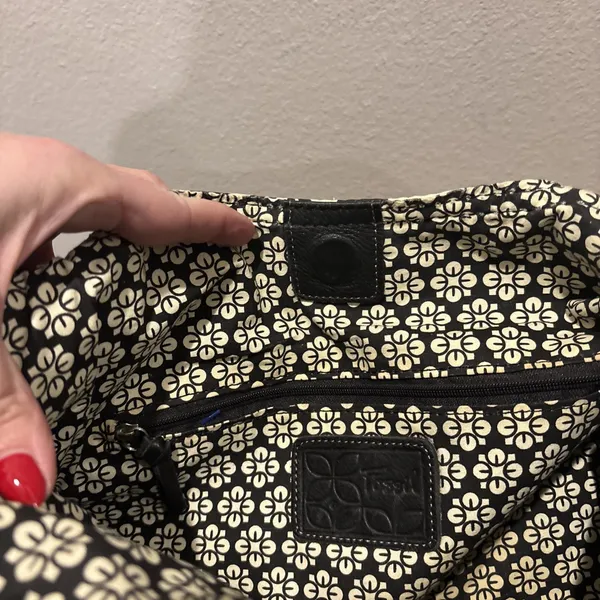 FOSSIL Vintage Women's Shoulder Bag Purse‎ ~HOBO~Black And Cream~Quilted~Floral - Image 8