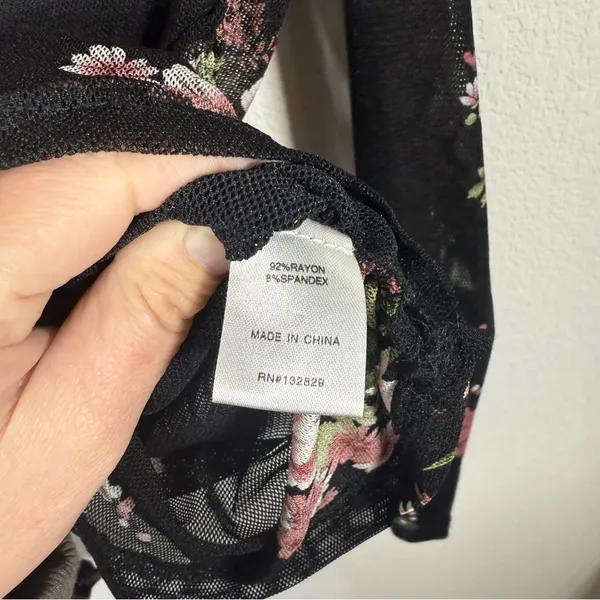 Superdown Revolve Women’s Scarlett Puff Sleeve Floral Mesh Top Black/Pink M - Image 6