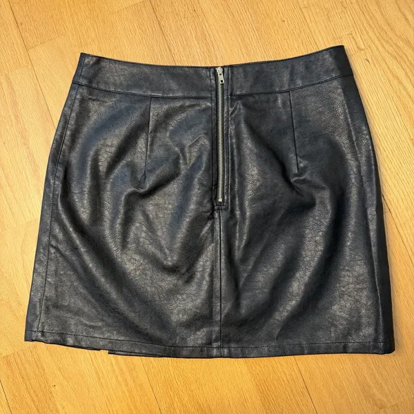 Lioness The Rizzo Mini Skirt Black M EUC Faux Leather Slit Y2K Club Urban Chic - Image 2