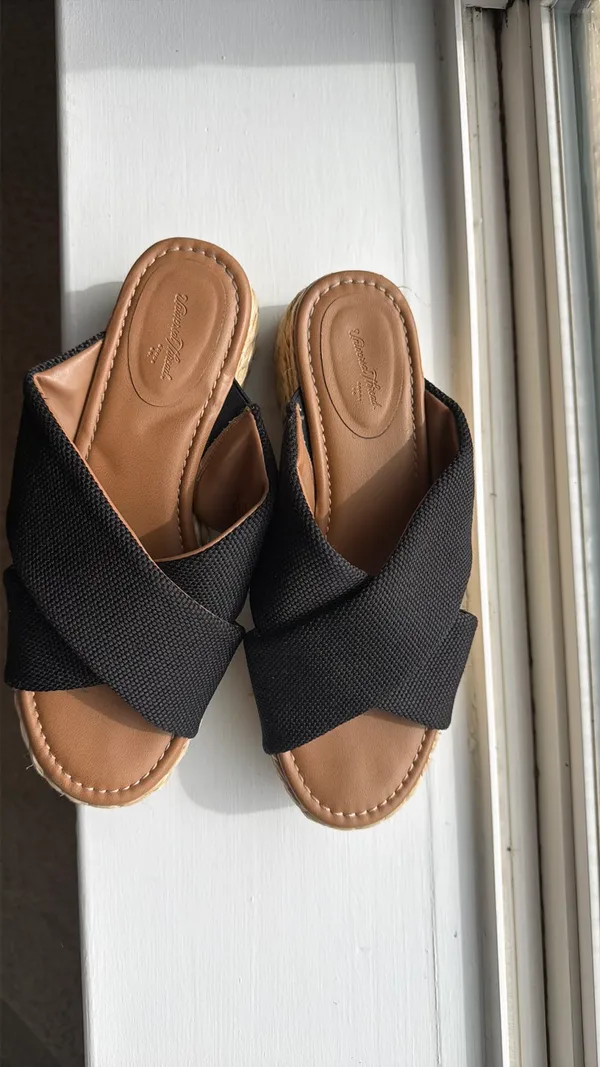Universal Threads Platform Sandals - Image 4