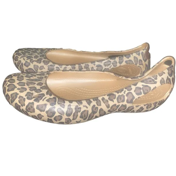 Crocs slip on leopard print size 8 - Image 4