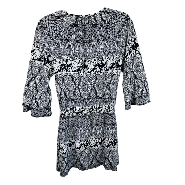 White House Black Market Black White V-Neck 3/4‎ Bell Sleeve Mini Dress Size 4P - Image 2