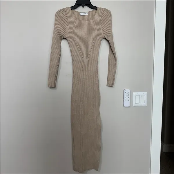 Petal & Pup Ainsley Long Sleeve Side Slit Rib Sweater Dress Size L - Image 2