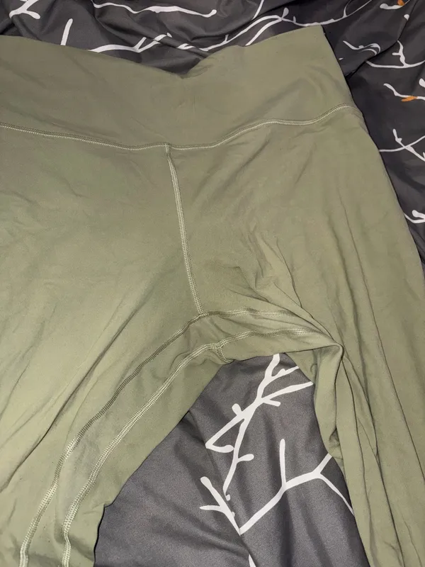 Lululemon Women's Align HR Pant 25" Leggings in green size 18 - Image 3