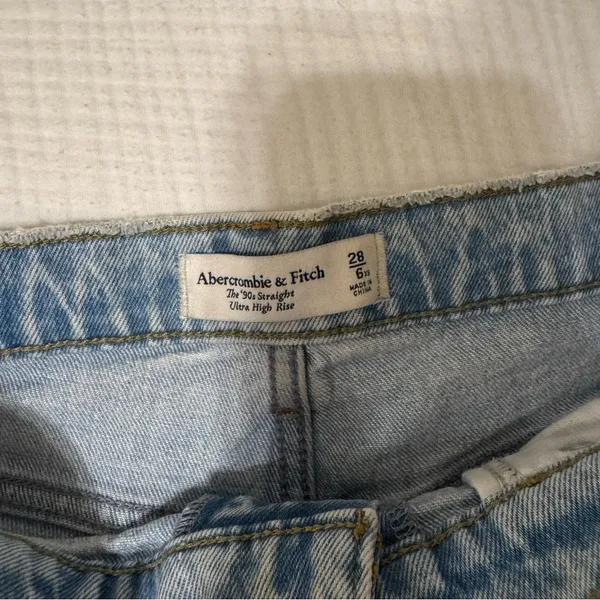 Abercrombie 90s Straight Ultra High Rise - Image 2