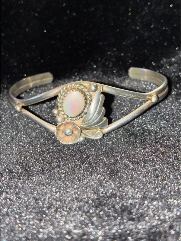 Vintage Sterling Silver Mother of Pearl Split-Shank Cuff Bracelet - Image 4